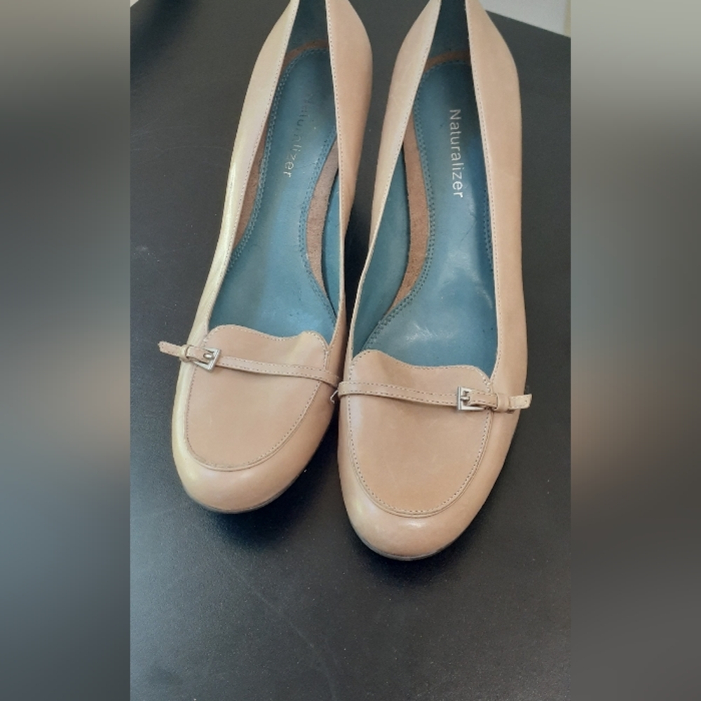 Naturalizer Women's Tan Loafers